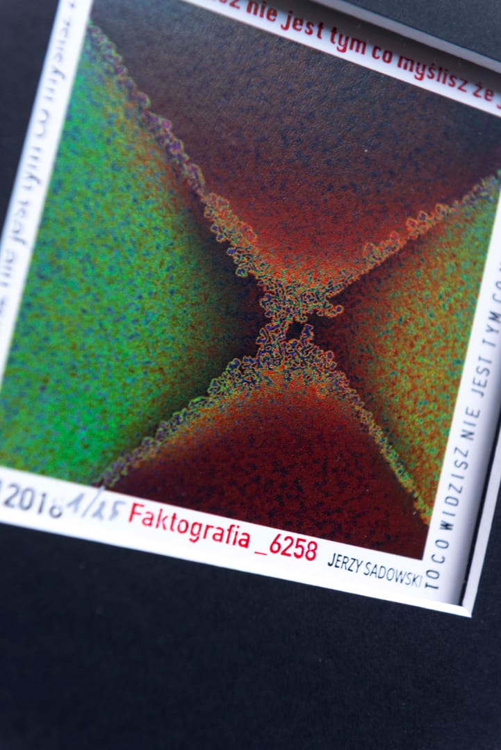 Faktografia KM115 – Jerzy Sadowski, fotografia, sztuka cyfrowa, 2024