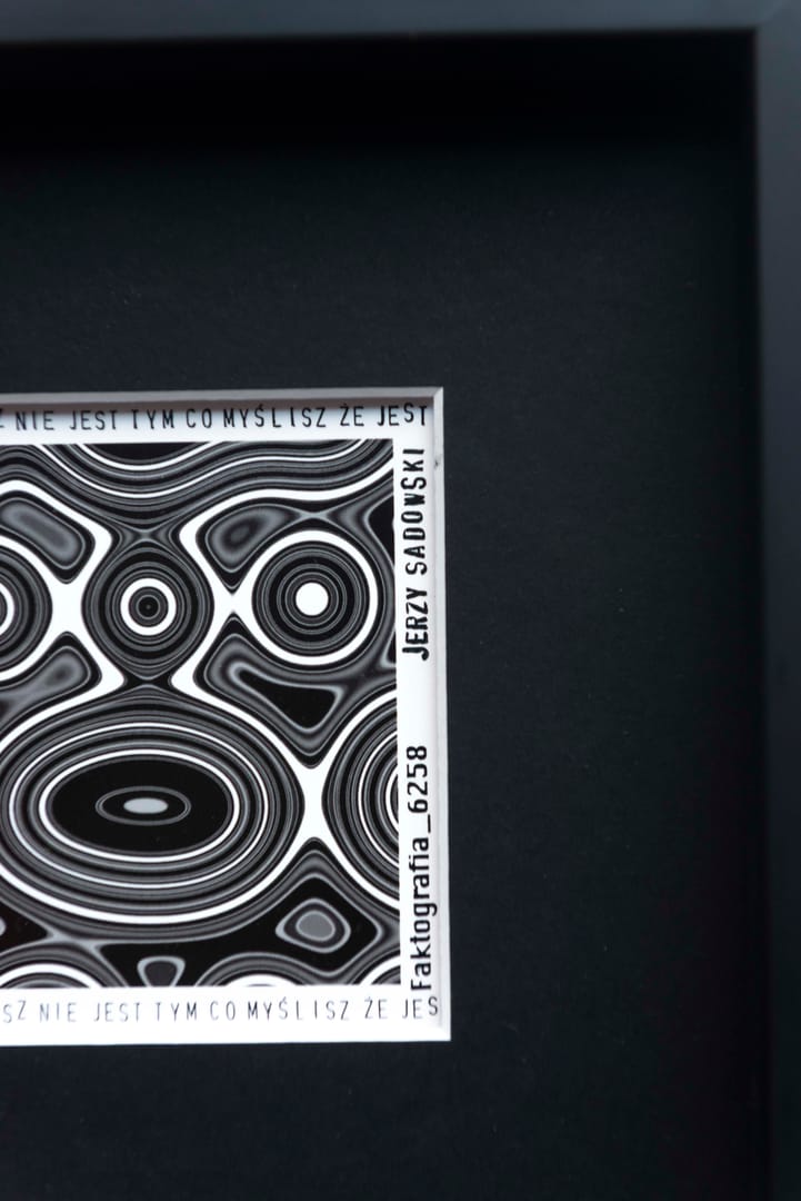 Faktografia KM775 – Jerzy Sadowski, fotografia, sztuka cyfrowa, 2024