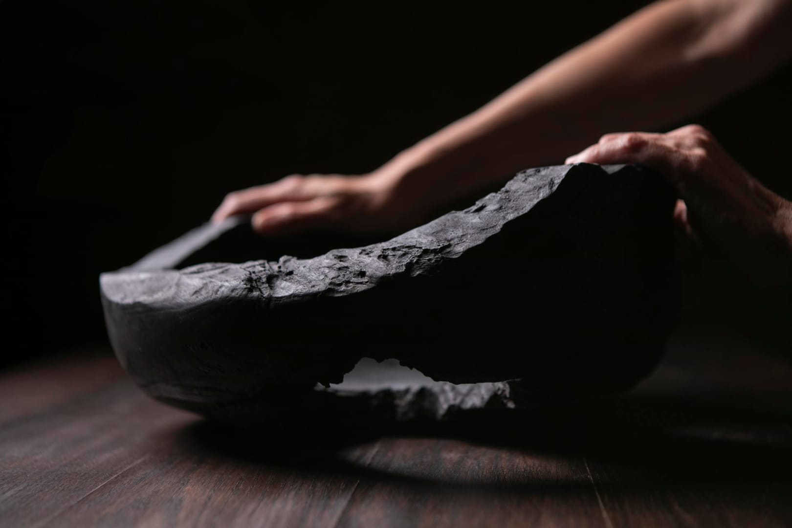 Raven Black Titanic Fossil A08R33 – Scar & Wonder, rzeźba, sztuka użytkowa, technika własna, 2025