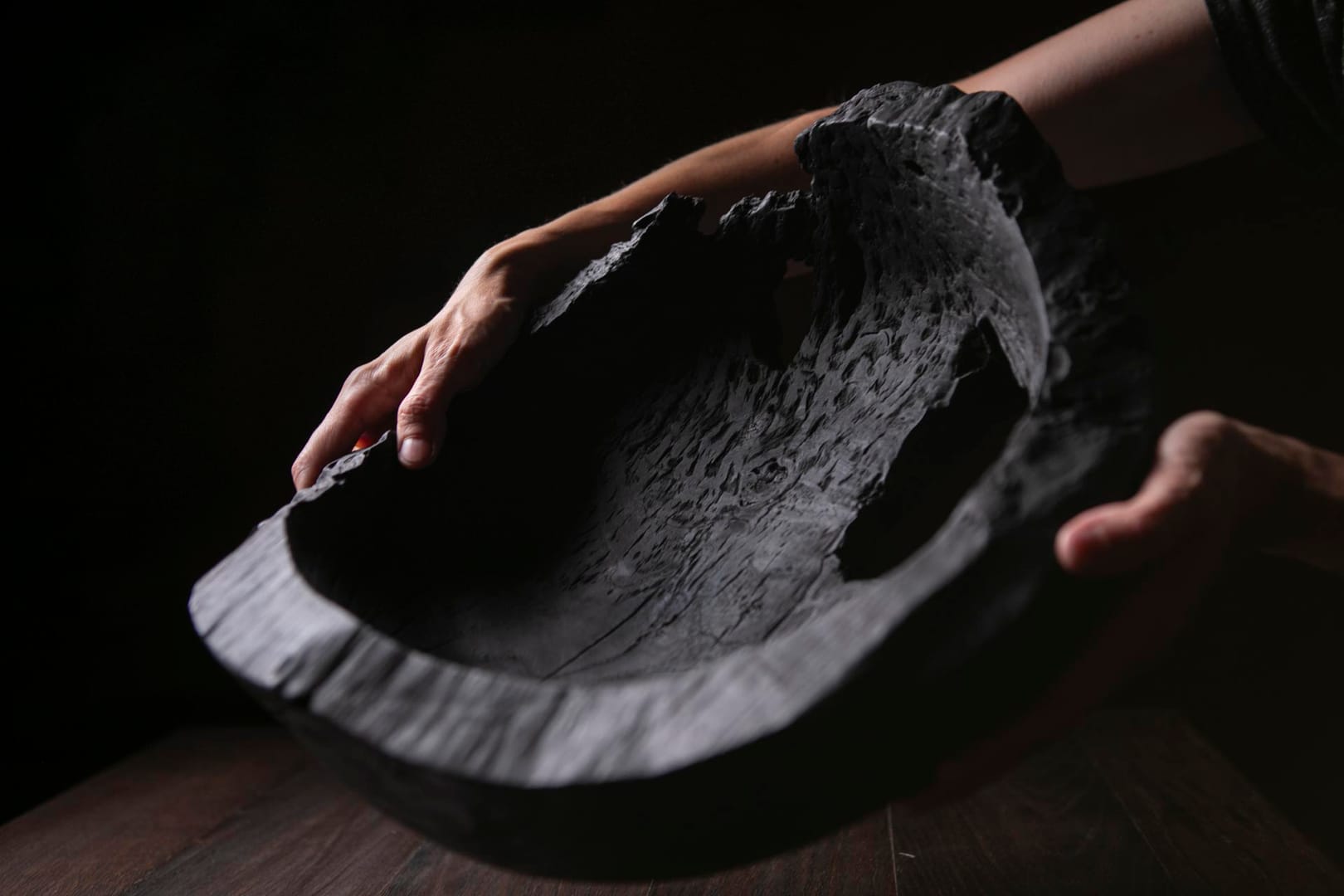 Raven Black Titanic Fossil A08R33 – Scar & Wonder, rzeźba, sztuka użytkowa, technika własna, 2025