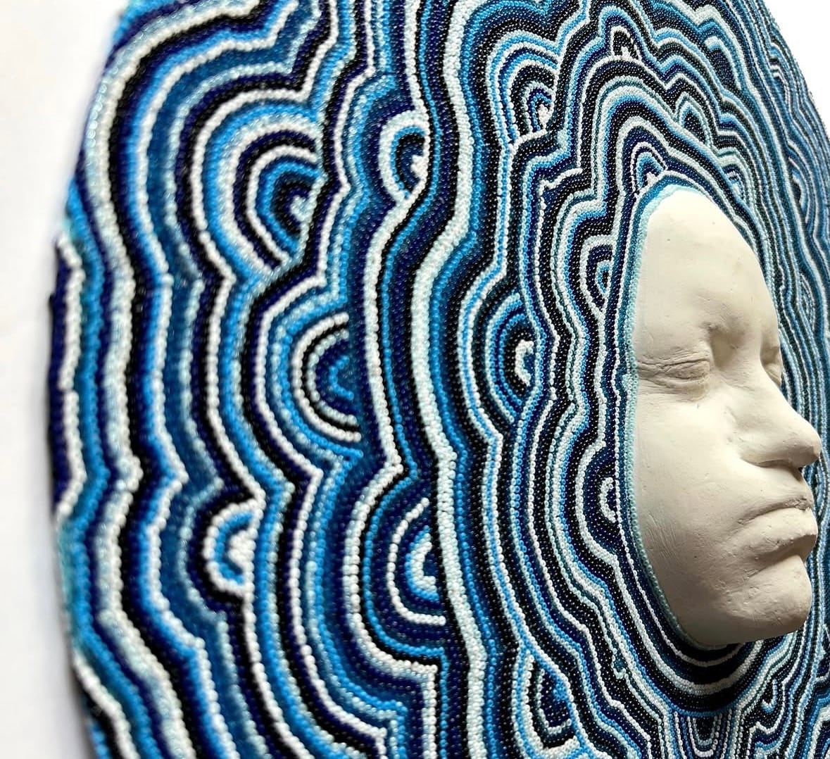 SELF-PORTAL 4.0 – Marta Hołderna @hola_holson, relief, rzeźba, technika własna, płaskorzeźba, 2024
